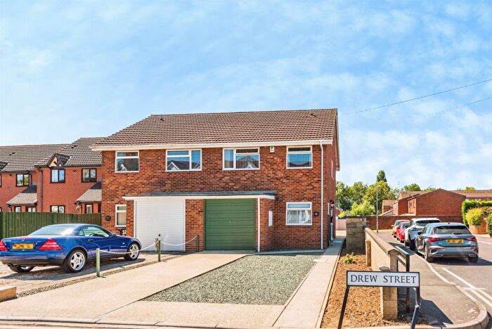 3 Bedroom Semi-Detached House For Sale In Drew Street, Swindon, SN2