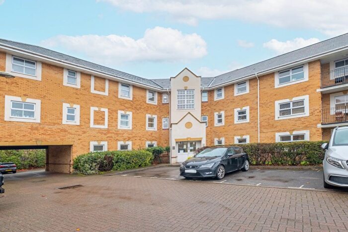 Studio To Rent In International Way, Sunbury-On-Thames, TW16