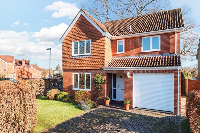 4 Bedroom Detached House For Sale In Lower Mead, Petersfield, Hampshire, GU31