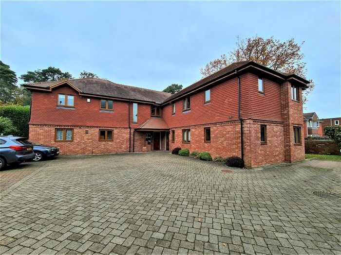 1 Bedroom Flat To Rent In Heath End Road, Baughurst, RG26