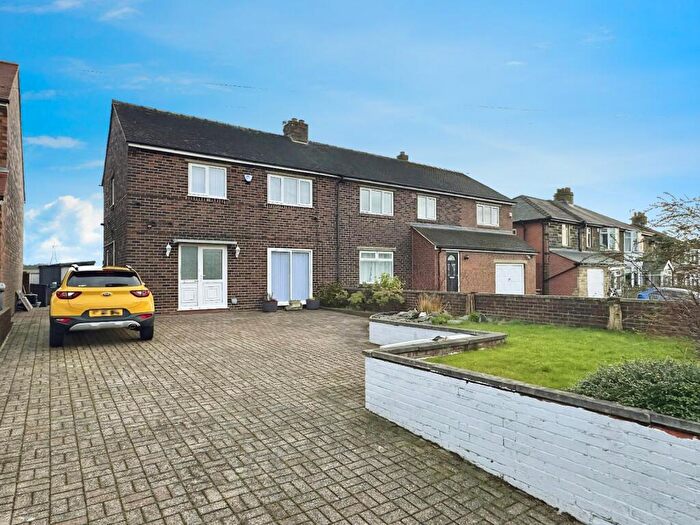 3 Bedroom Semi-Detached House For Sale In Hunsworth Lane, Cleckheaton, BD19