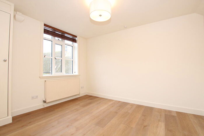 1 Bedroom Flat To Rent In High Street, Middleton Cheney, OX17