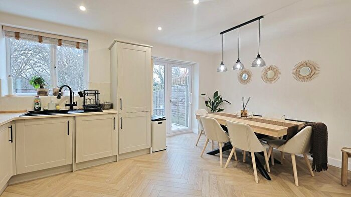 3 Bedroom Detached House To Rent In Princes Avenue, Enfield, EN3