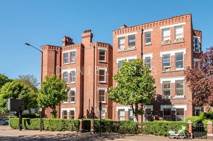 2 Bedroom Flat For Sale In Hayes Court, Camberwell New Road, SE5