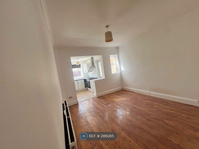 3 Bedroom Terraced House To Rent In Hope Street, Barnsley, S75