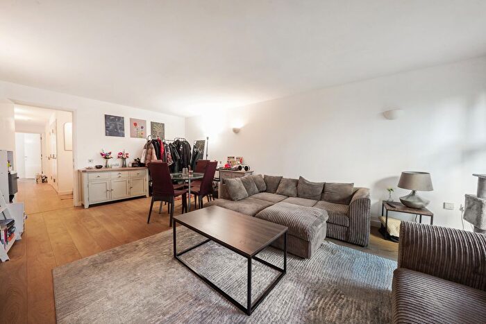 2 Bedroom Flat For Sale In Biscayne Avenue, London, E14