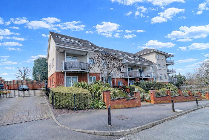 2 Bedroom Flat To Rent In Cedar Avenue, Hazlemere, High Wycombe, HP15