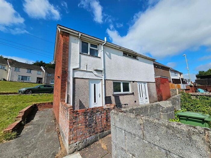 3 Bedroom End Of Terrace House For Sale In Dan-Y-Cribyn, Ynysybwl, Pontypridd, CF37