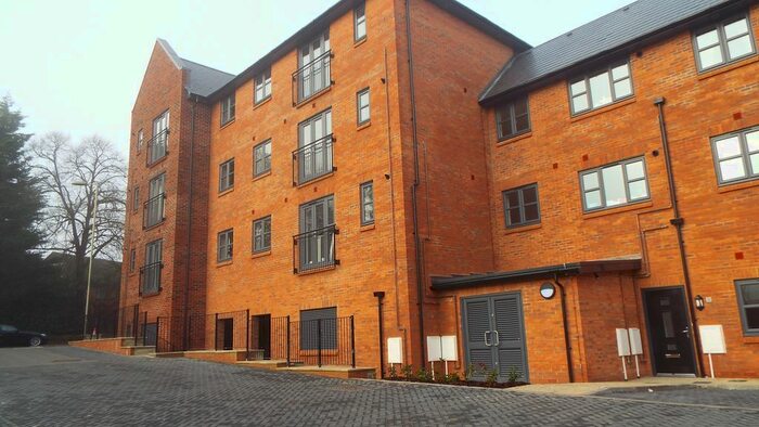 2 Bedroom Flat To Rent In Station Road, Hook, RG27