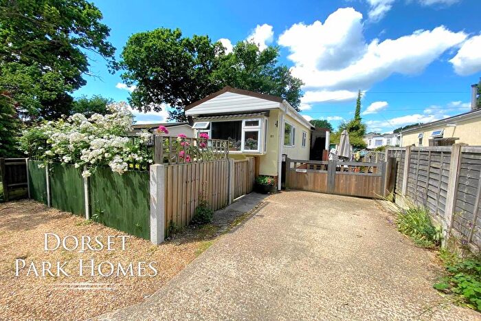 1 Bedroom Park Home For Sale In Oaktree Park, St Leonards, Dorset, BH24