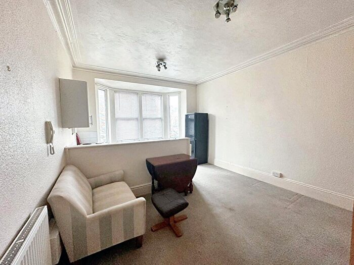 1 Bedroom Flat To Rent In Cardiff Road, Newport, NP20