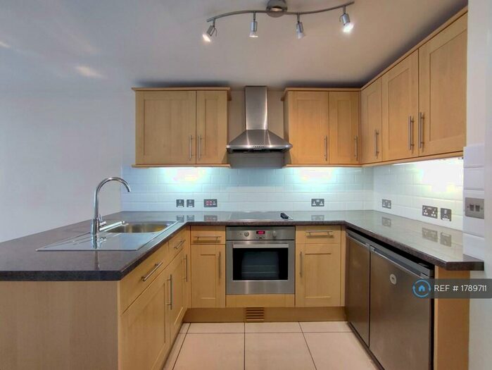 1 Bedroom Flat To Rent In Cleveland Road, Chichester, PO19