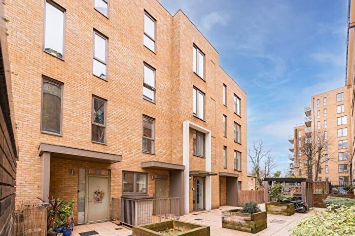 1 Bedroom Flat For Sale In Richard Trees Way, St Clements, Mile End, London, E3