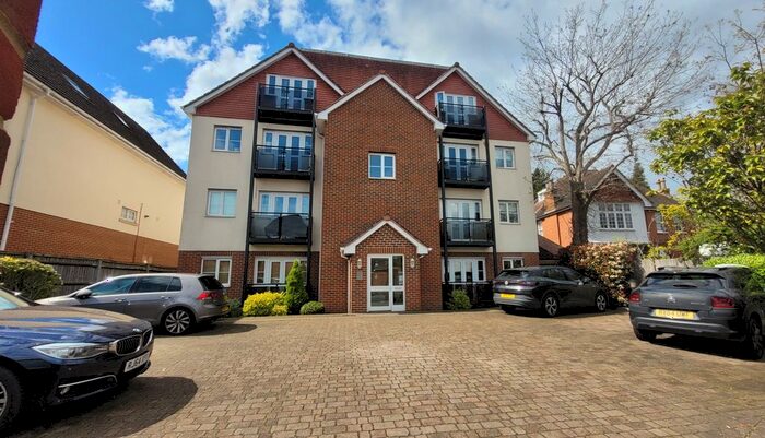 2 Bedroom Flat To Rent In Plaistow Lane, Bromley, BR1