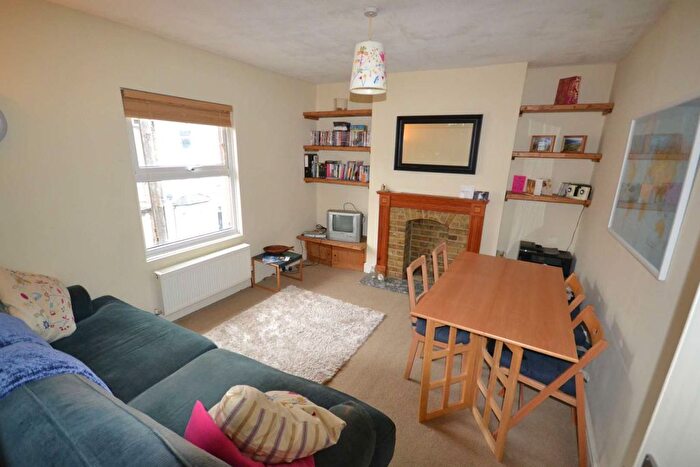 2 Bedroom Flat To Rent In Dalyell Road, Brixton, London, SW9