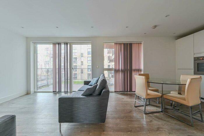 2 Bedroom Flat To Rent In Lakeside Drive, Park Royal, London, NW10