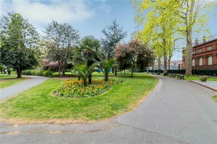 1 Bedroom Flat To Rent In Victoria Park Square, Bethnal Green, E2