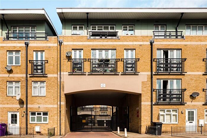 2 Bedroom Flat To Rent In Locksons Close, Poplar, London, E14