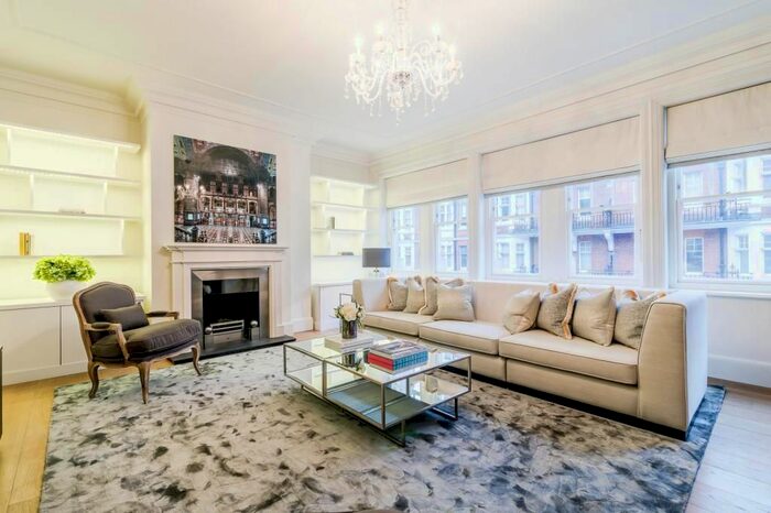 3 Bedroom Flat To Rent In Duke Street, London, W1K