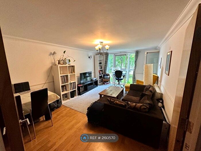 2 Bedroom Flat To Rent In Thistley Court, London, SE8