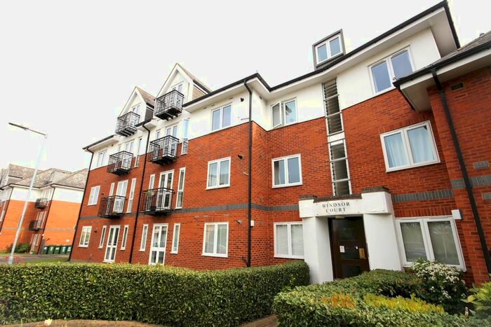 1 Bedroom Flat To Rent In Park View Close, St Albans, AL1