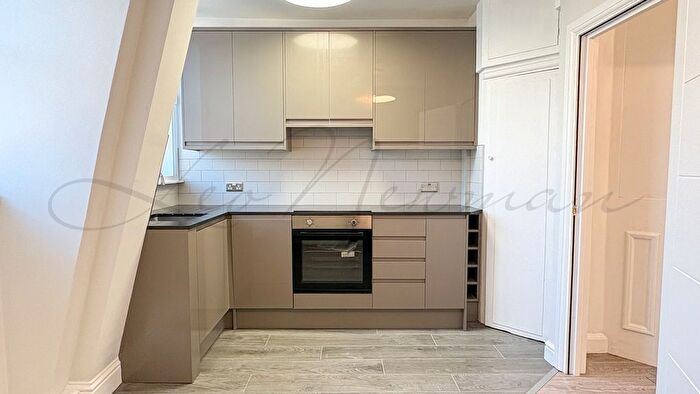 2 Bedroom Flat To Rent In Tottenham Court Road, Fitzrovia, W1T