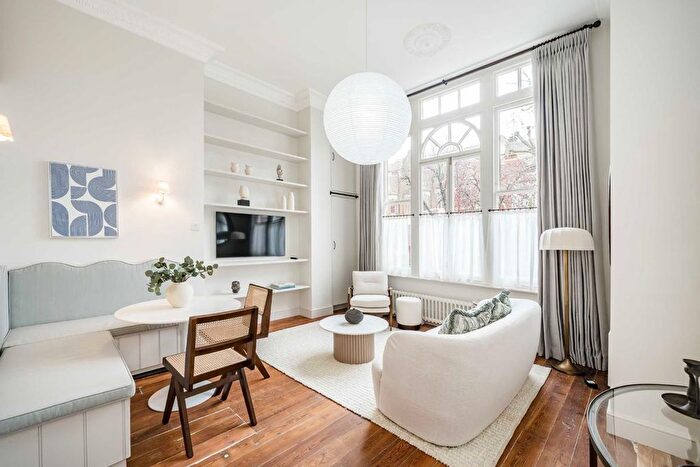 Studio For Sale In Oxford Gardens, North Kensingtonm, W10