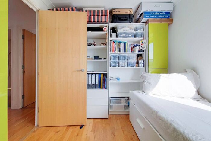 2 Bedroom Flat To Rent In Arnhem Place, Isle Of Dogs, London, E14