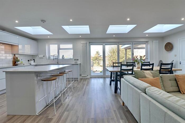 4 Bedroom Detached House For Sale In Crestland Close, Waterlooville, PO8