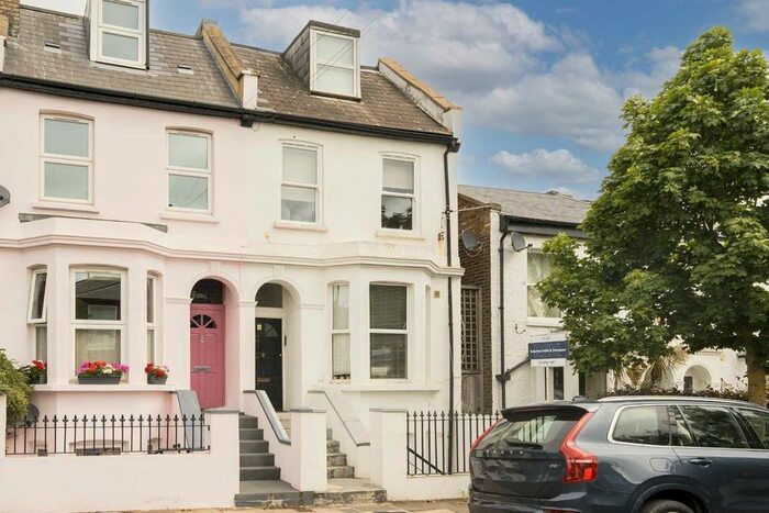 2 Bedroom Flat To Rent In Shakespeare Road, London, W3