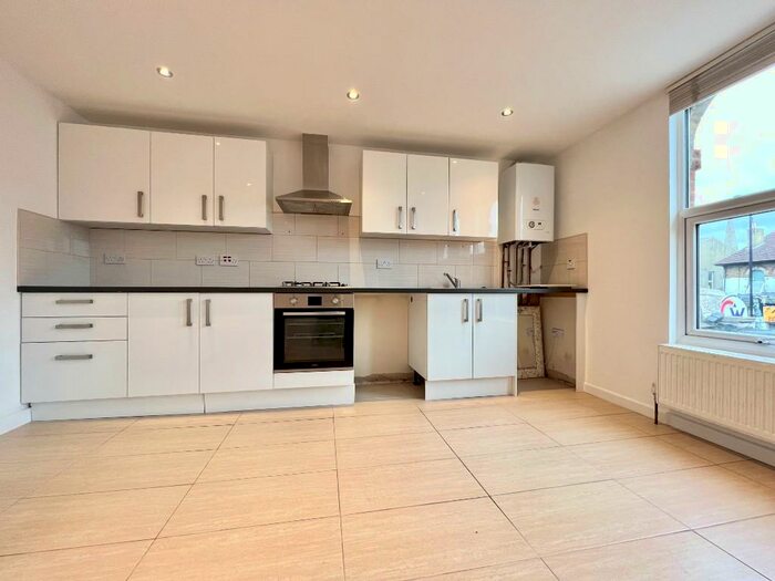 2 Bedroom Flat To Rent In Brook Road, Thornton Heath, Surrey, CR7