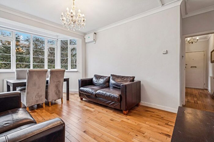 2 Bedroom Flat To Rent In Spencer Park Court, Spencer Park, SW18