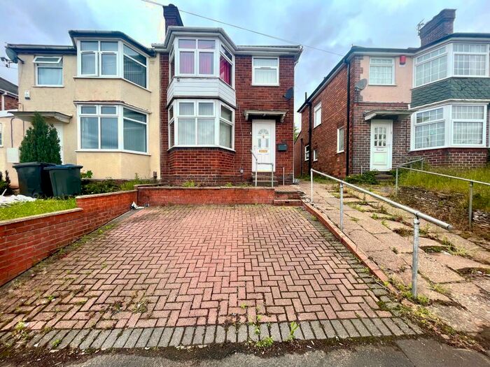 3 Bedroom Semi-Detached House To Rent In Chipperfield Road, Birmingham, B36