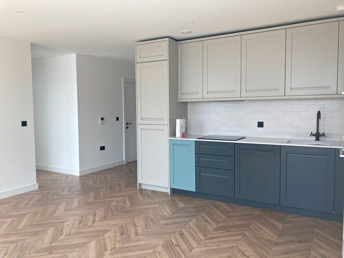 2 Bedroom Flat To Rent In Brook Street, Kingston Upon Thames, KT1