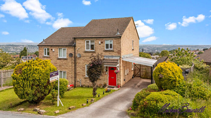 3 Bedroom Semi-Detached House For Sale In Ascot Drive, Bradford, BD7