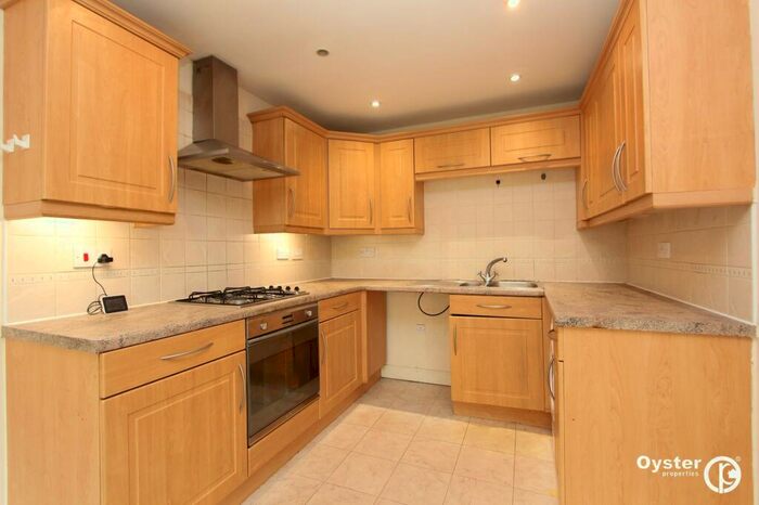 2 Bedroom Flat To Rent In Primrose Close, Luton, LU3