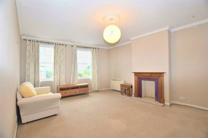 2 Bedroom Apartment To Rent In Wellsway, Bath, BA2