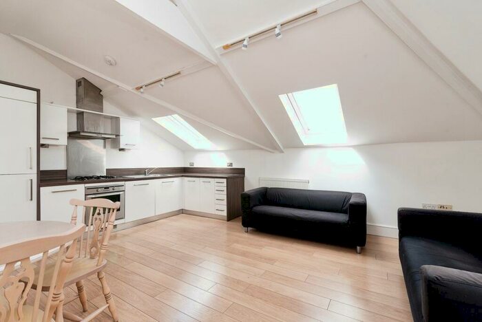 1 Bedroom Apartment To Rent In The Parade, CF24