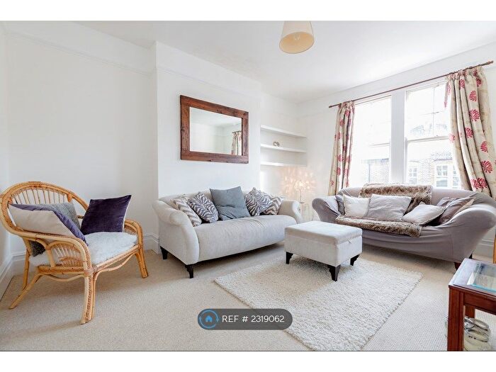 3 Bedroom Flat To Rent In Cato Road, London, SW4