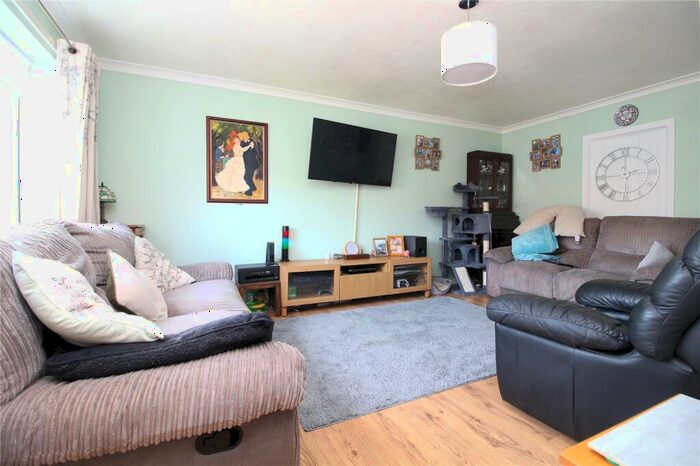 3 Bedroom End Of Terrace House For Sale In Marryat Road, New Milton, Hampshire, BH25