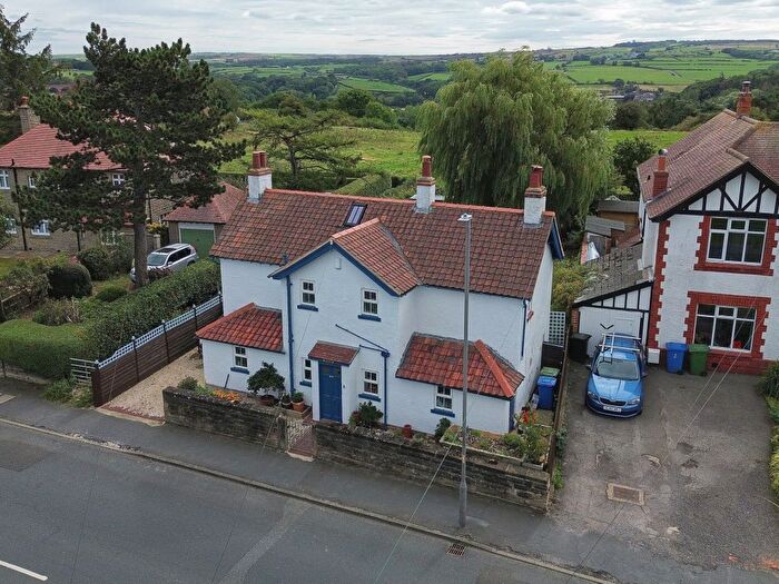 3 Bedroom Detached House For Sale In White Cottage, Mayfield Road, YO21