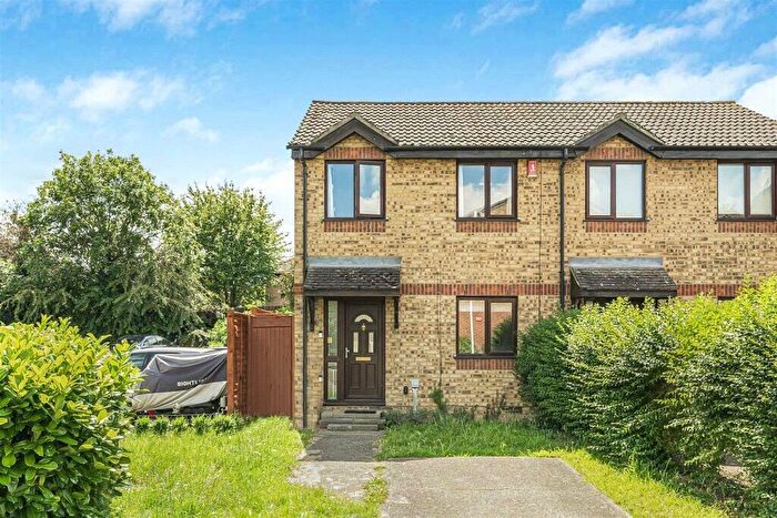 3 Bedroom Semi-Detached House To Rent In Green Pond Close, Walthamstow, London, E17