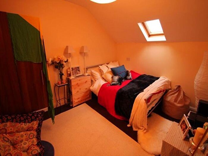 8 Bedroom House To Rent In Brudenell Avenue, Leeds, LS6