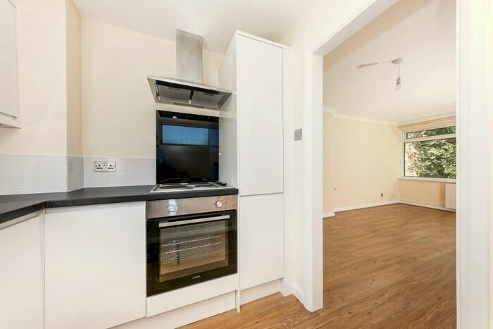 1 Bedroom Apartment To Rent In Woodlands, GU51