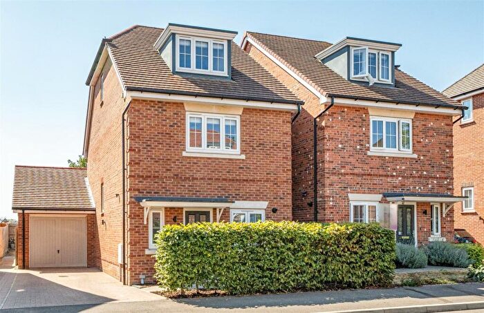 3 Bedroom Town House For Sale In Lance Way, Arborfield Green, Berkshire, RG2