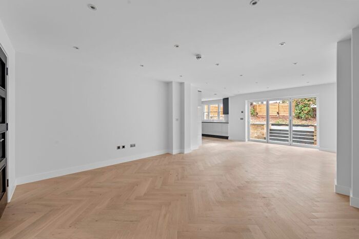 3 Bedroom Flat To Rent In Priory Road, South Hampstead, NW6