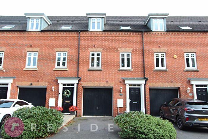 3 Bedroom Town House For Sale In Wren Way, Kingsway, Rochdale, OL16