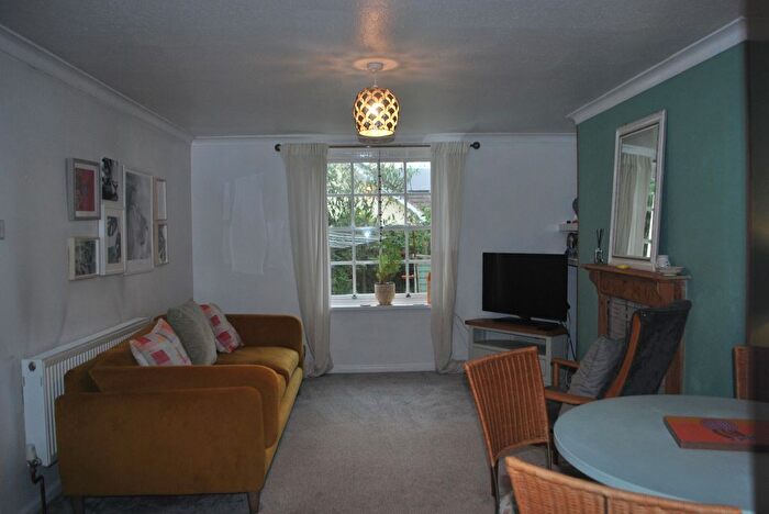 2 Bedroom Flat To Rent In Rolle Road, Exmouth, EX8