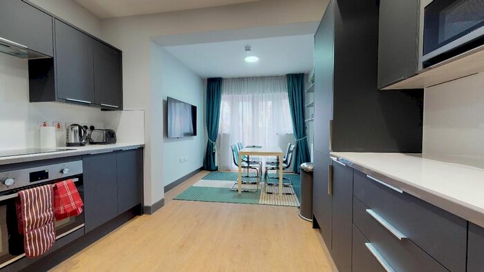 3 Bedroom Flat To Rent In Newlands Road, London, SW16