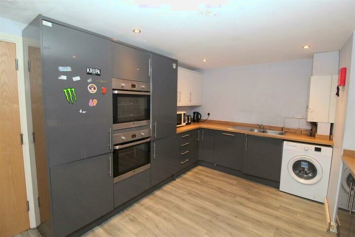 6 Bedroom Private Hall To Rent In Maindy Road, Cathays, Cardiff, CF24